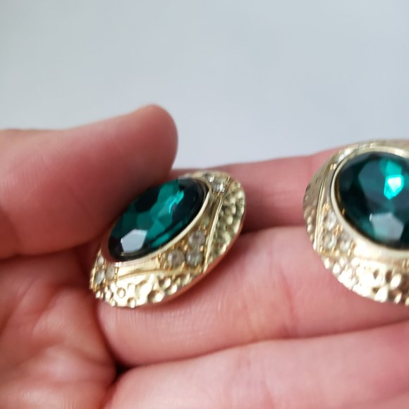 Vintage Gold Toned Oval with Green Stone/ Gem - Picture 6 of 7